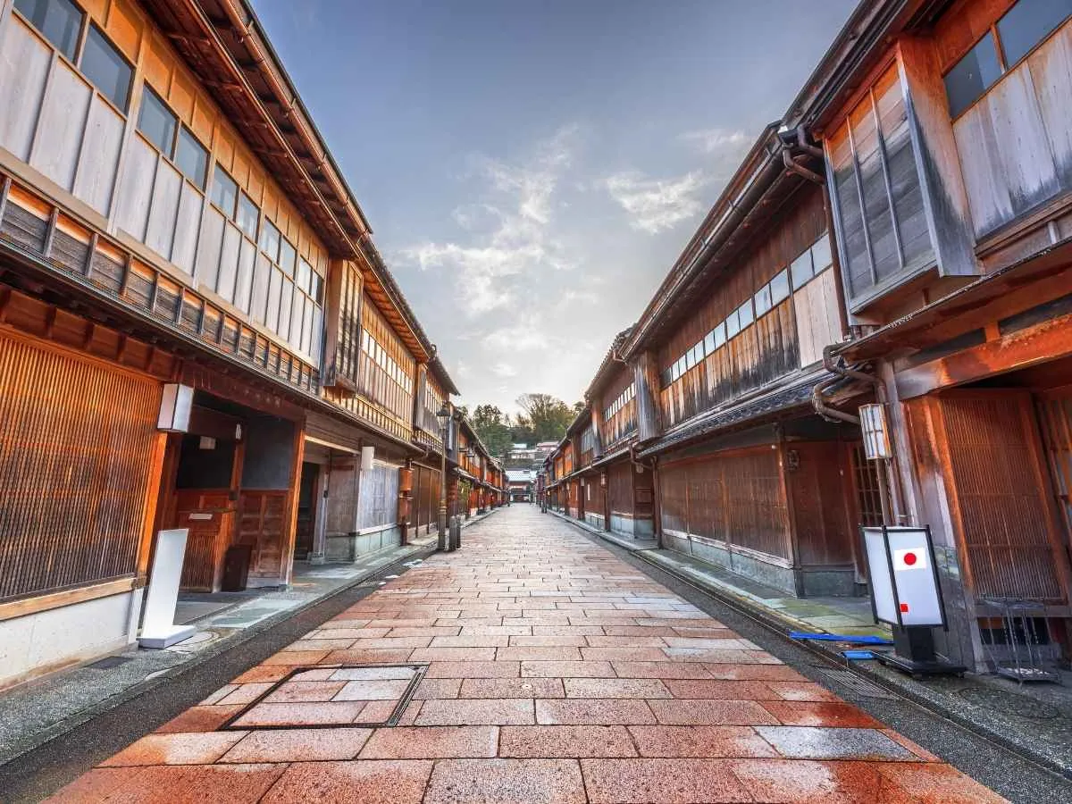 「金沢からの手紙」— 每月一封，分享她心中的日本。