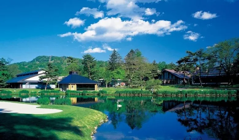 緋櫻序曲．朝日町與海平面的立山倒影